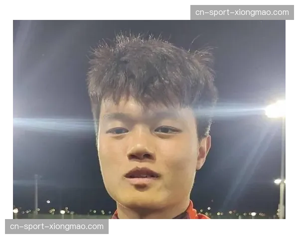 杨希抢断过人数据位居前列，海港边卫引援体现本土化思路